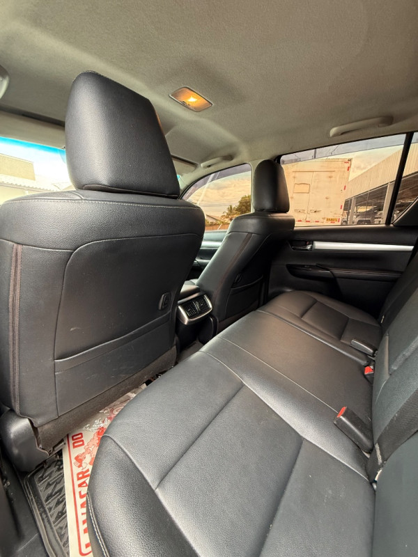 TOYOTA Hilux Caminhonete 2.8 16V SRV 4X4 DIESEL CABINE DUPLA AUTOMÁTICO