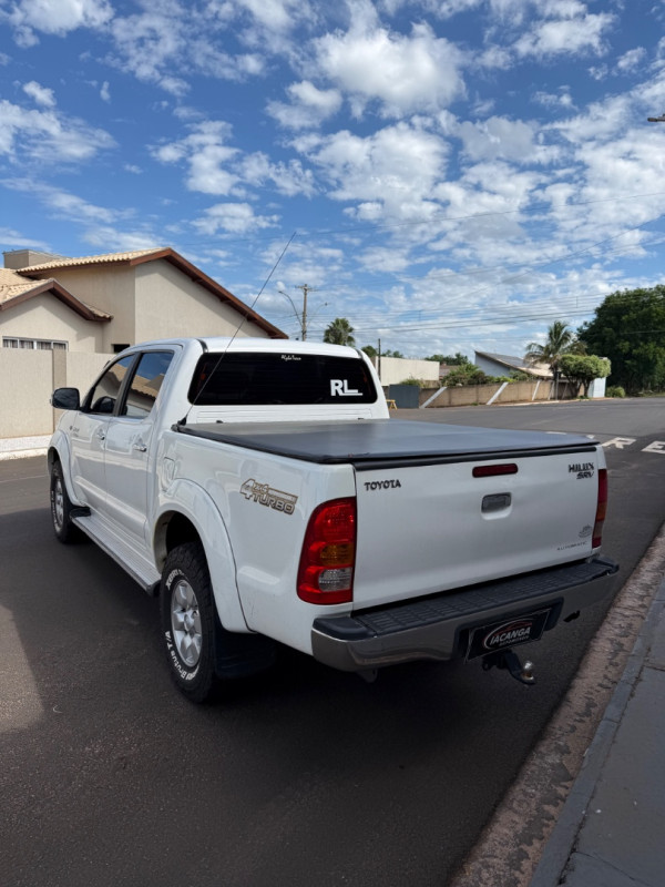 TOYOTA Hilux Caminhonete 3.0 4P 4X4 DIESEL CABINE DUPLA
