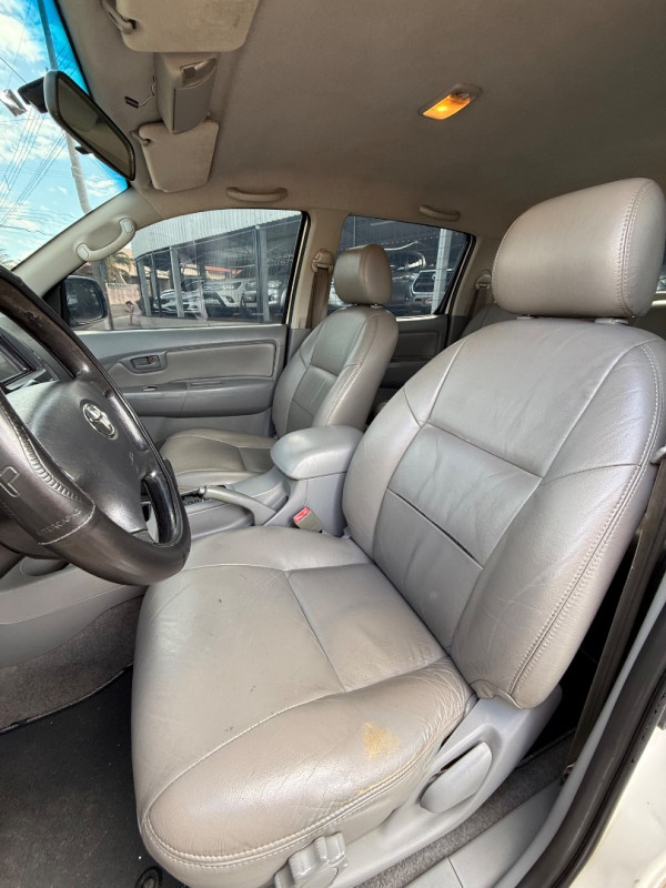 TOYOTA Hilux Caminhonete 3.0 4P 4X4 DIESEL CABINE DUPLA