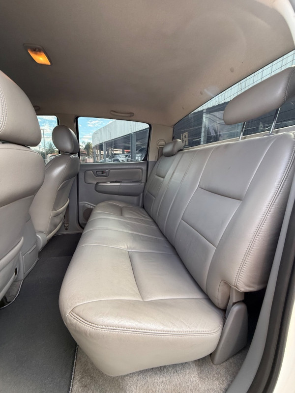 TOYOTA Hilux Caminhonete 3.0 4P 4X4 DIESEL CABINE DUPLA