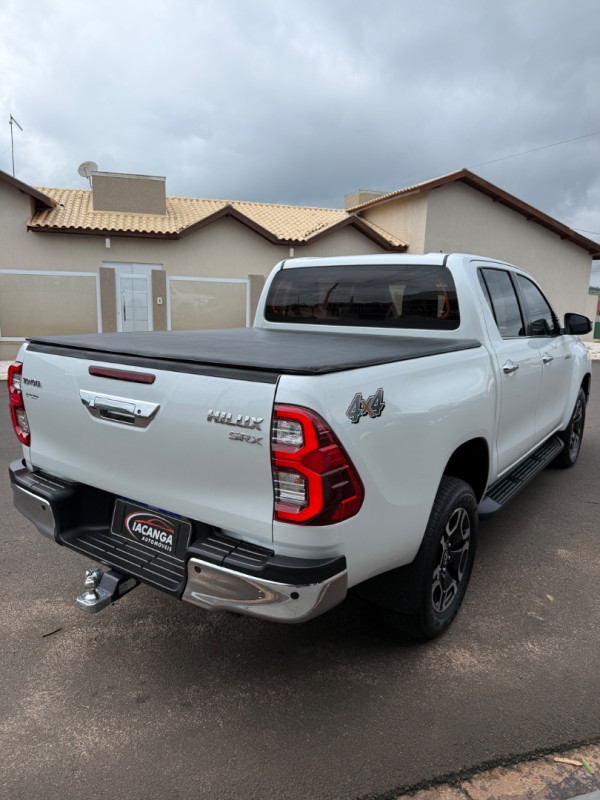 TOYOTA Hilux Caminhonete 2.8 16V SRX 4X4 TURBO DIESEL CABINE DUPLA AUTOMÁTICO
