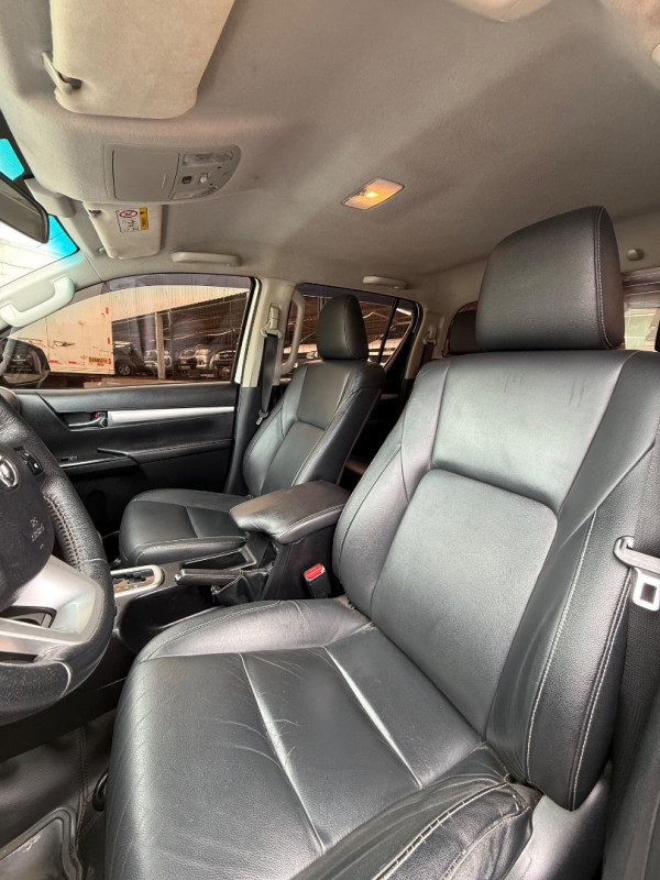 TOYOTA Hilux Caminhonete 2.8 16V SRV 4X4 DIESEL CABINE DUPLA AUTOMÁTICO