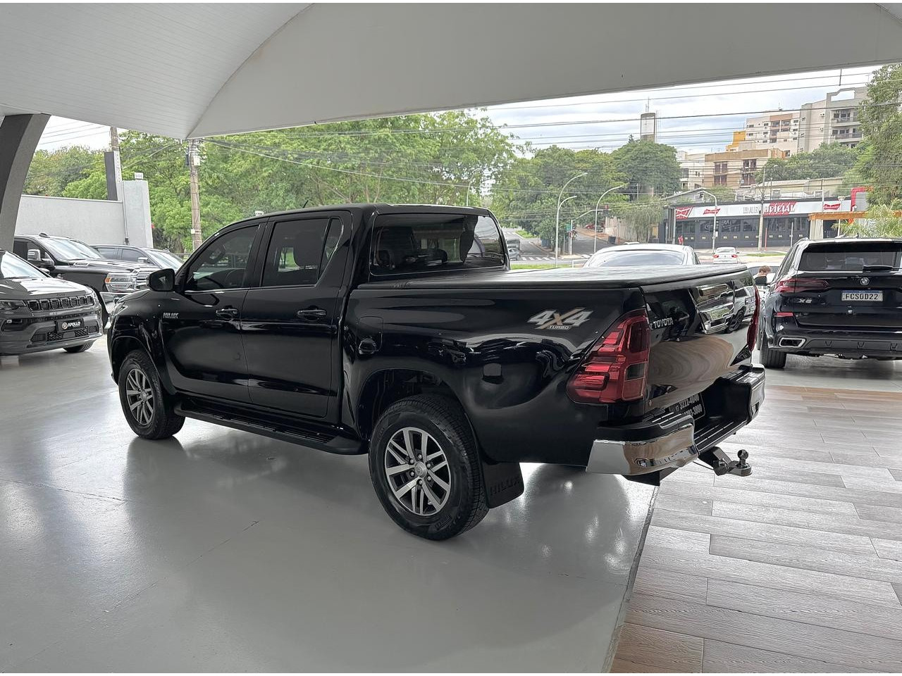 TOYOTA Hilux Caminhonete 2.8 16V SRV 4X4 DIESEL CABINE DUPLA AUTOMÁTICO