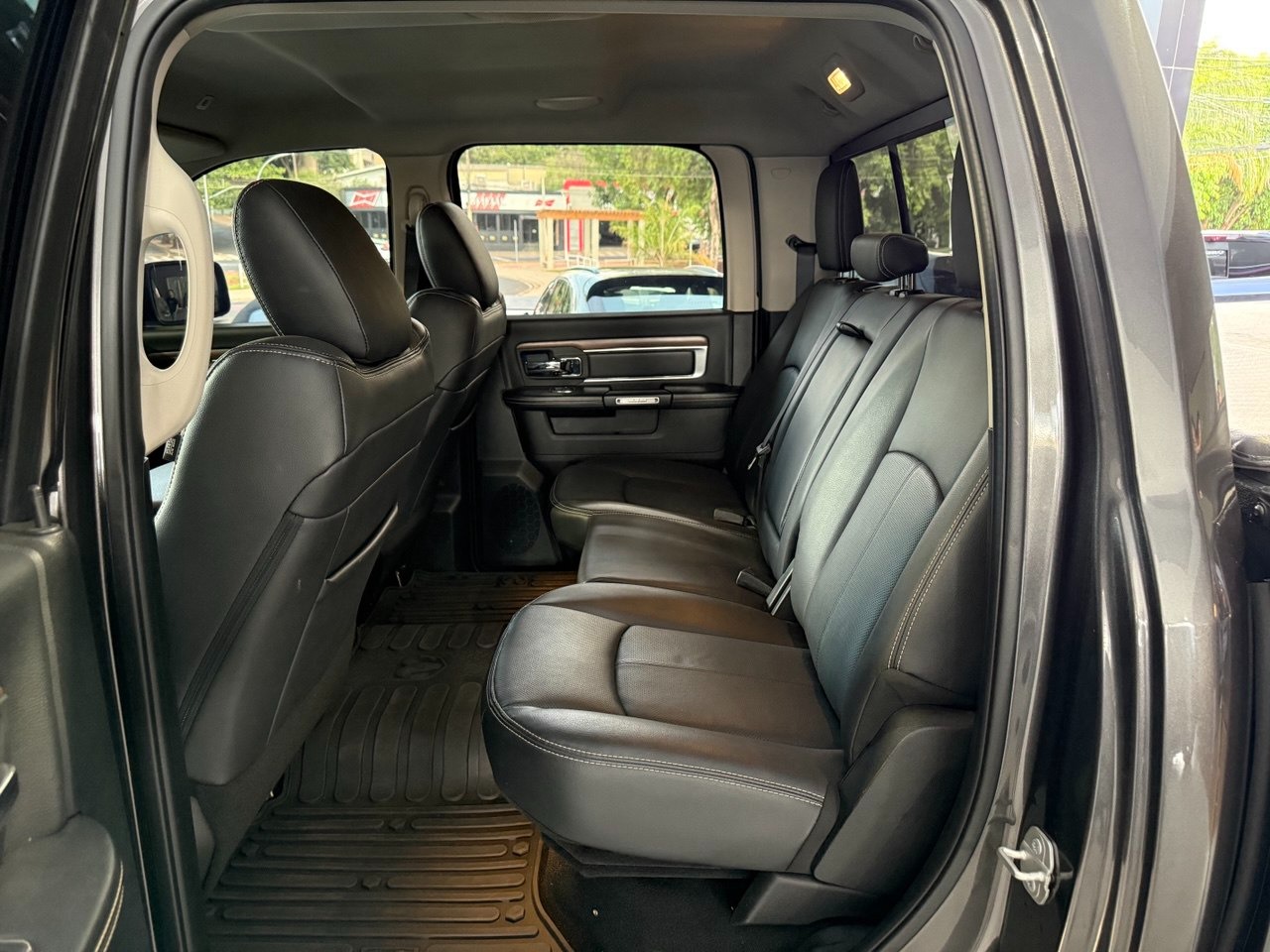 RAM Classic 5.7 V8 32V 4P HEMI LARAMIE AUTOMÁTICO