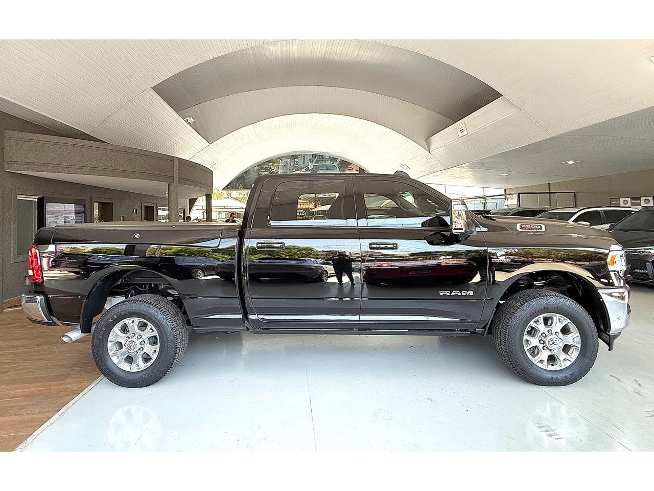 RAM 2500 6.7 I6 24V SLT CABINE DUPLA TURBO DIESEL LARAMIE 4X4 AUTOMÁTICO