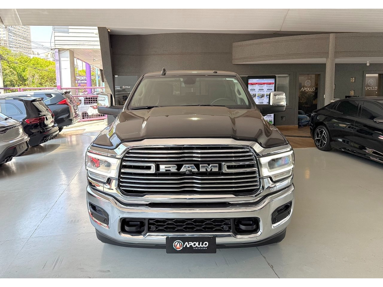 RAM 2500 6.7 I6 24V SLT CABINE DUPLA TURBO DIESEL LARAMIE 4X4 AUTOMÁTICO