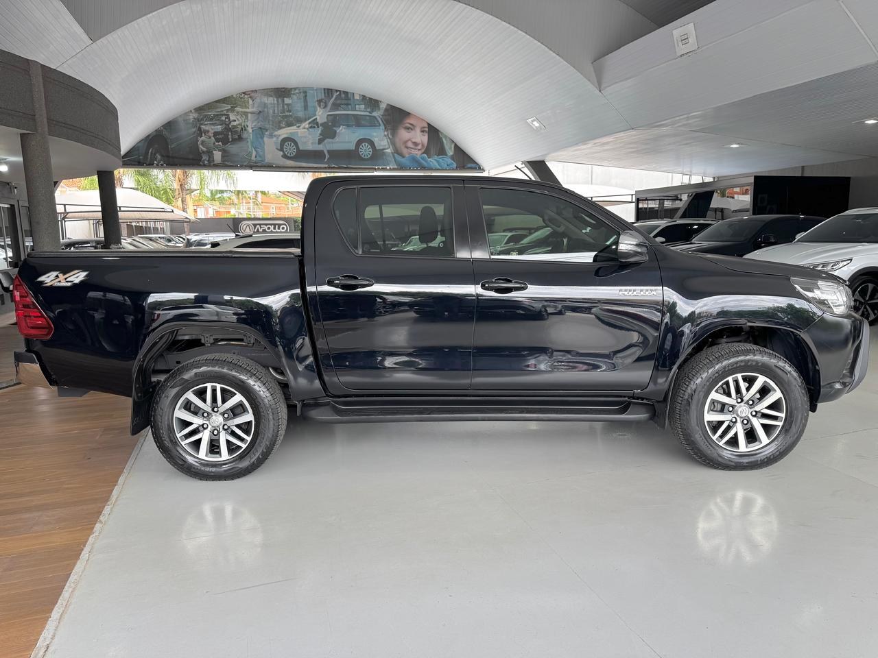 TOYOTA Hilux Caminhonete 2.8 16V SRV 4X4 DIESEL CABINE DUPLA AUTOMÁTICO