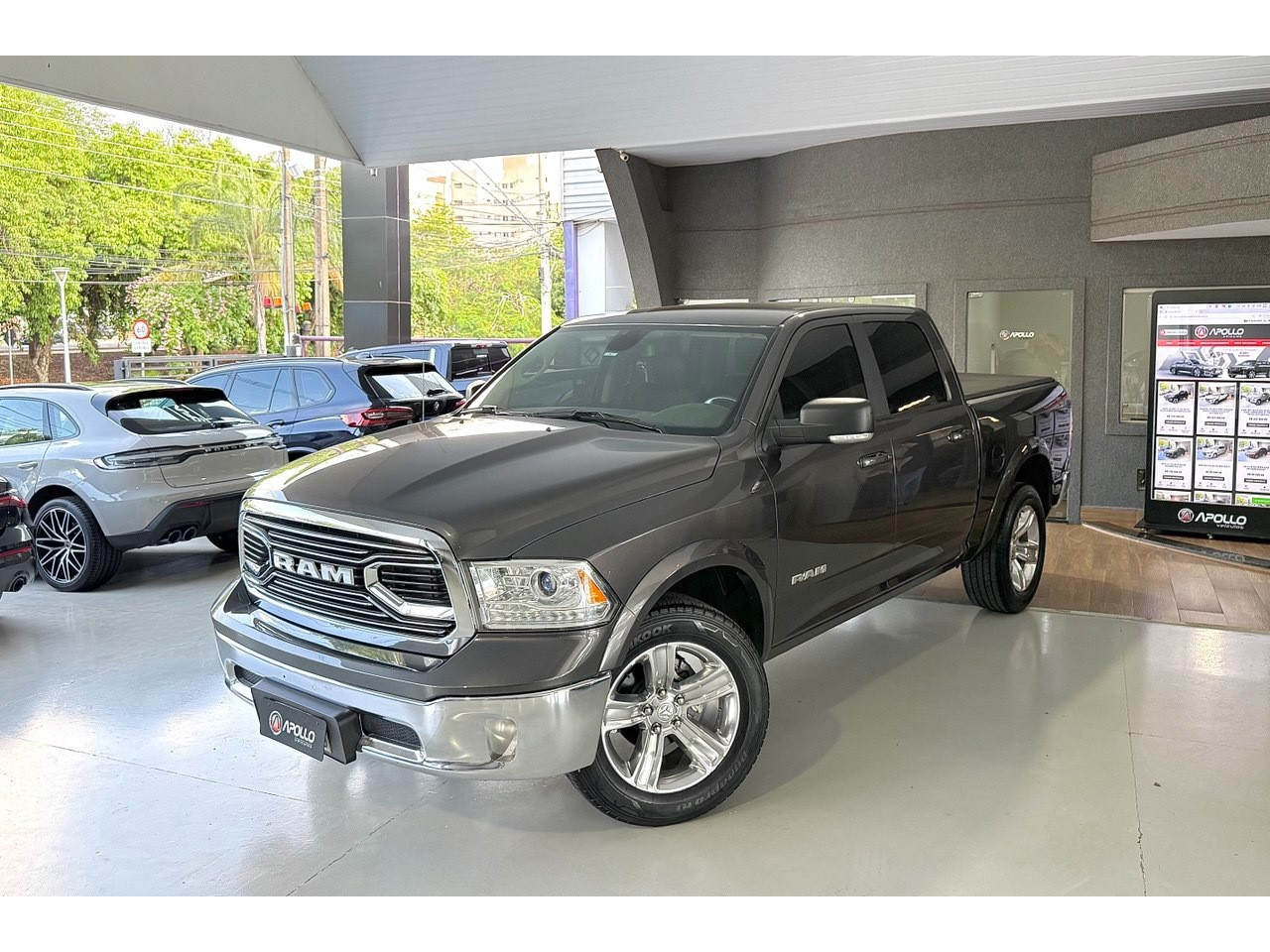Classic 5.7 V8 32V 4P HEMI LARAMIE AUTOMÁTICO