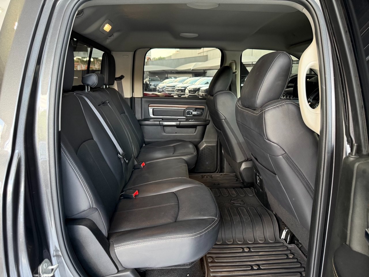 RAM Classic 5.7 V8 32V 4P HEMI LARAMIE AUTOMÁTICO