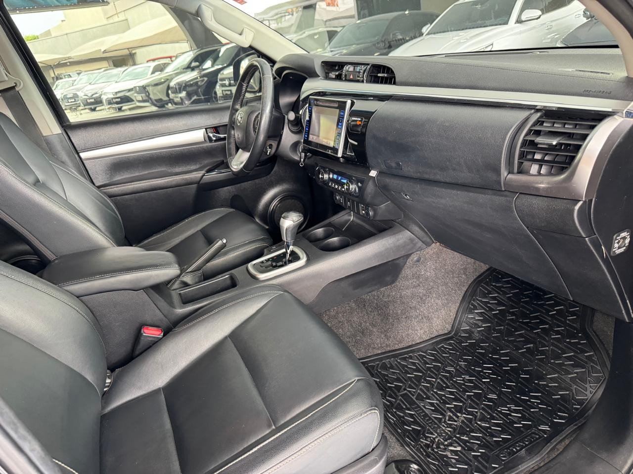 TOYOTA Hilux Caminhonete 2.8 16V SRV 4X4 DIESEL CABINE DUPLA AUTOMÁTICO