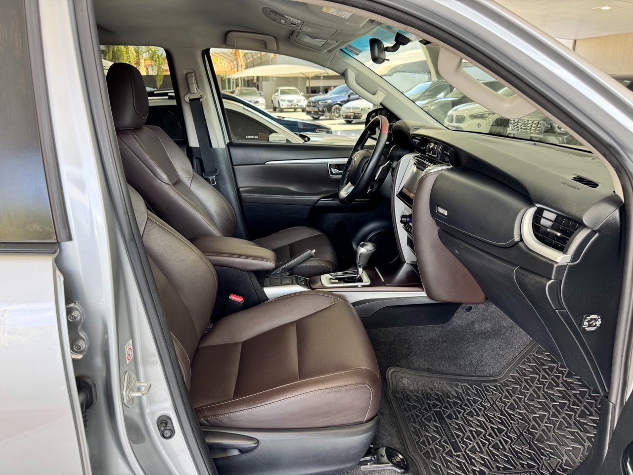 Hilux SW4 2.7 16V 4P FLEX SRV 7 LUGARES AUTOMÁTICO