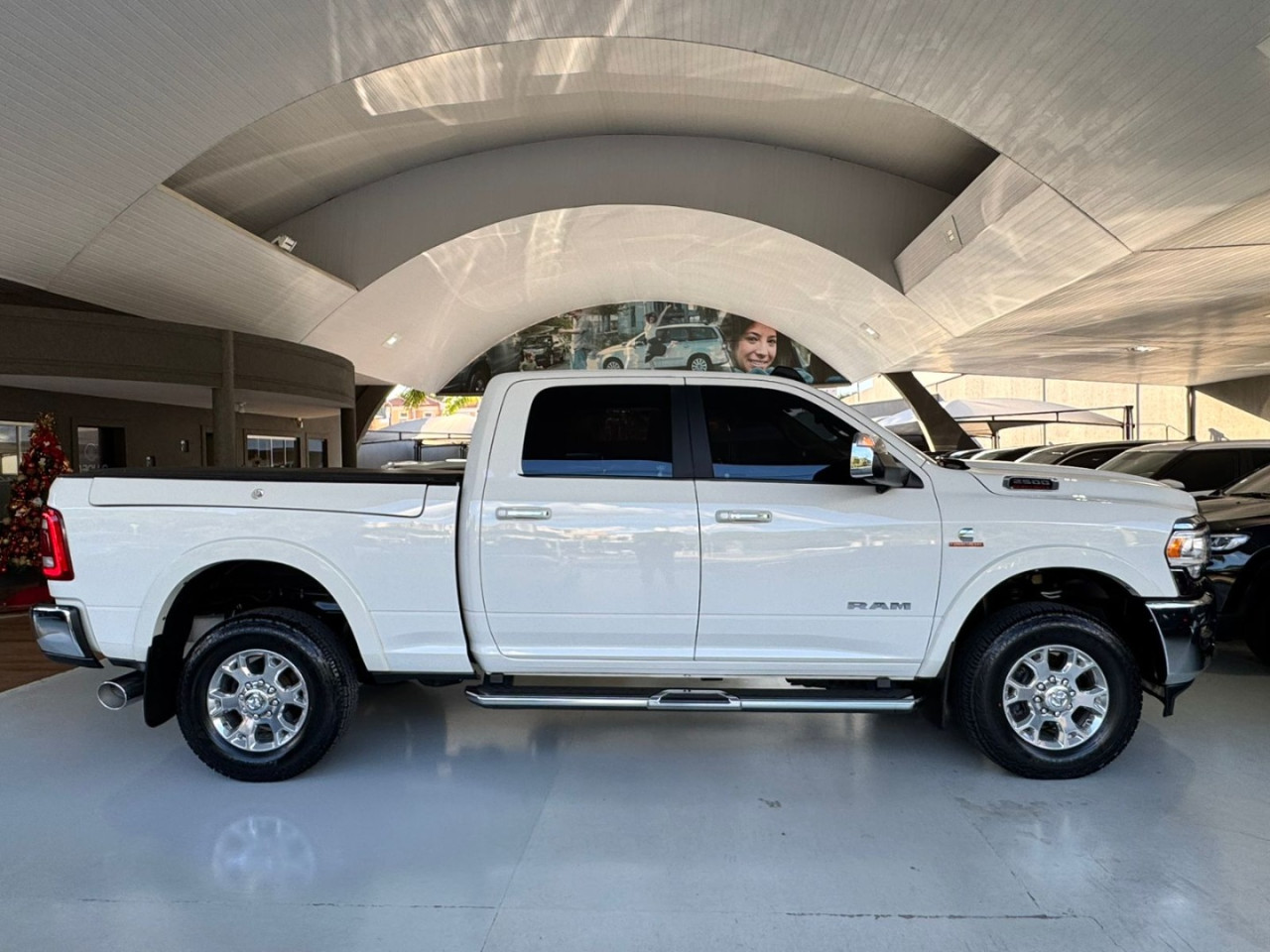 RAM 2500 6.7 I6 24V SLT CABINE DUPLA TURBO DIESEL LARAMIE 4X4 AUTOMÁTICO