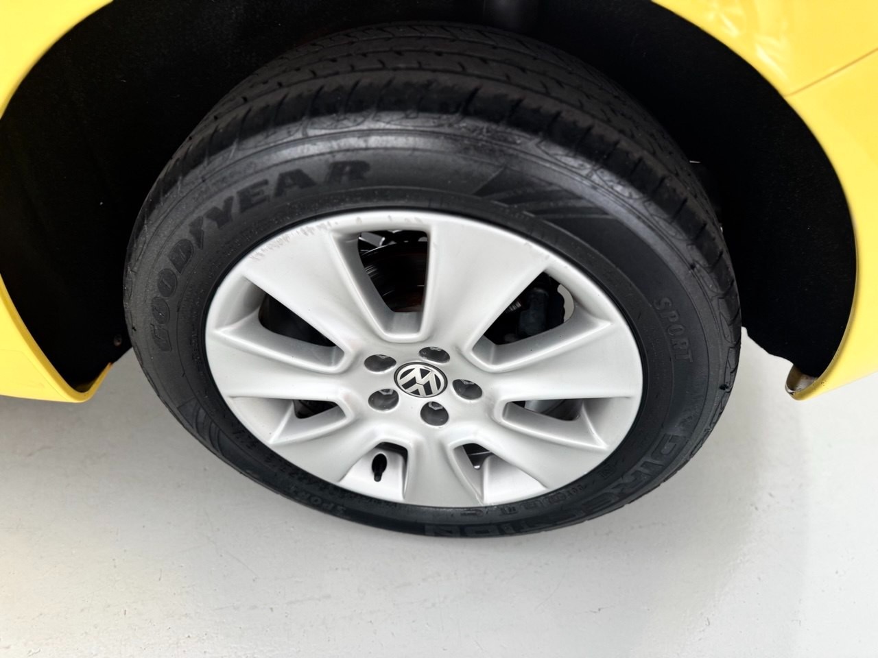 VOLKSWAGEN New Beetle 2.0 MI AUTOMÁTICO