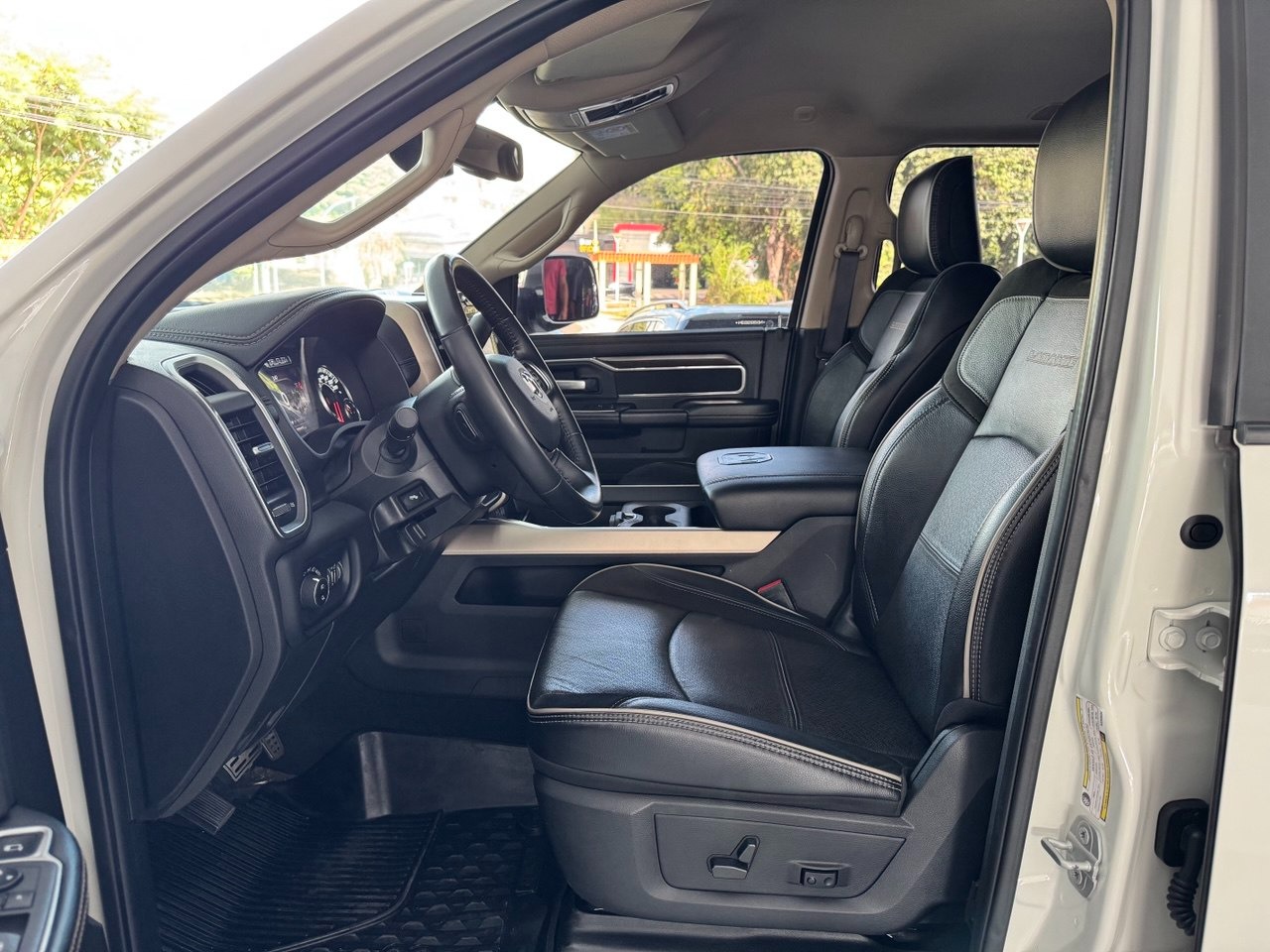 2500 6.7 I6 24V SLT CABINE DUPLA TURBO DIESEL LARAMIE 4X4 AUTOMÁTICO