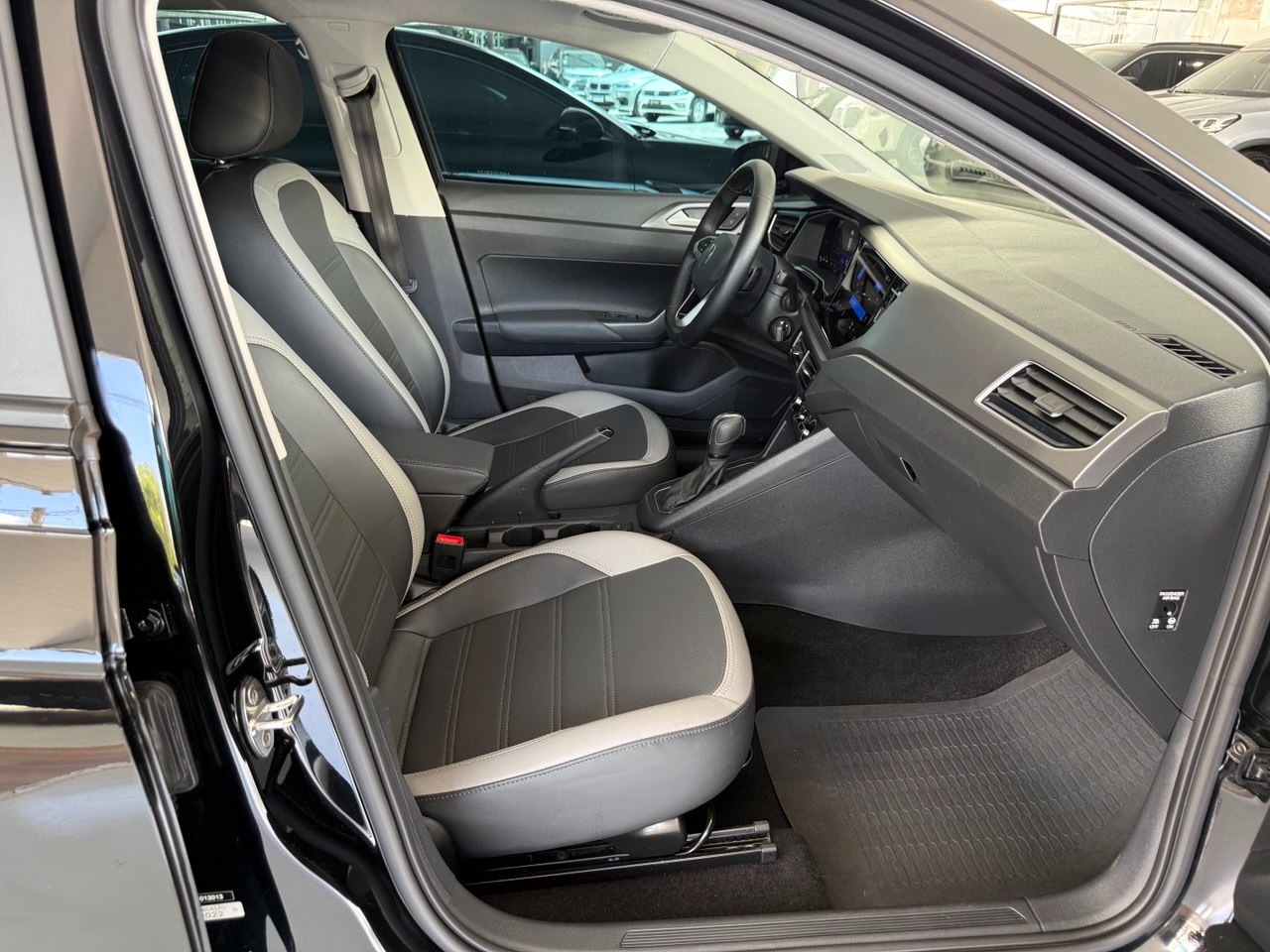 VOLKSWAGEN Nivus 1.0 4P FLEX 200 TSI COMFORTLINE TURBO AUTOMÁTICO