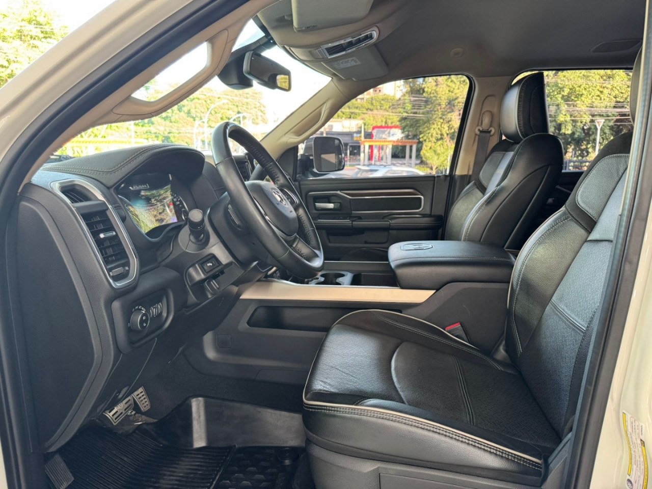 RAM 2500 6.7 I6 24V SLT CABINE DUPLA TURBO DIESEL LARAMIE 4X4 AUTOMÁTICO