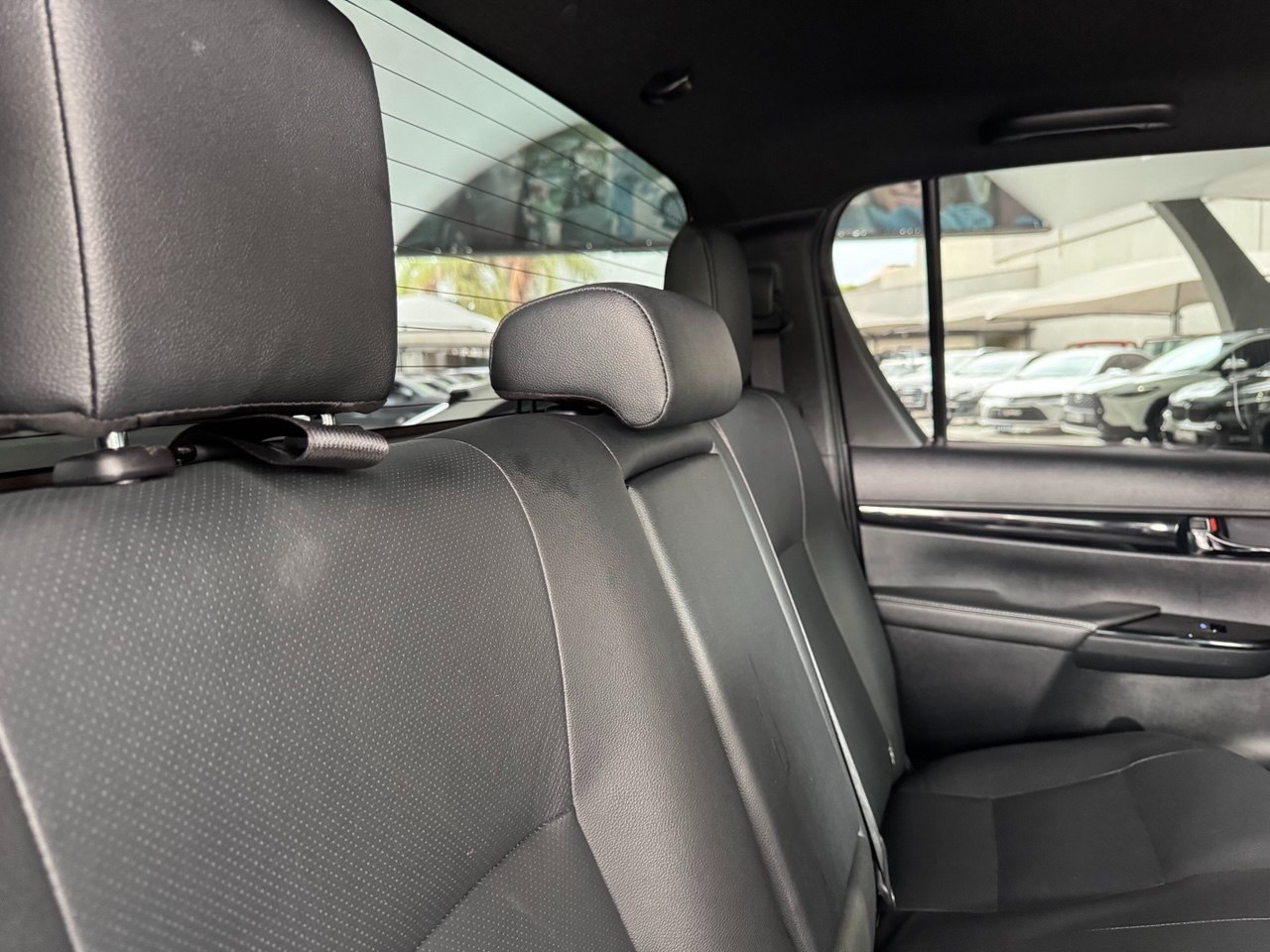 TOYOTA Hilux Caminhonete 2.8 16V SRX 4X4 TURBO DIESEL CABINE DUPLA AUTOMÁTICO