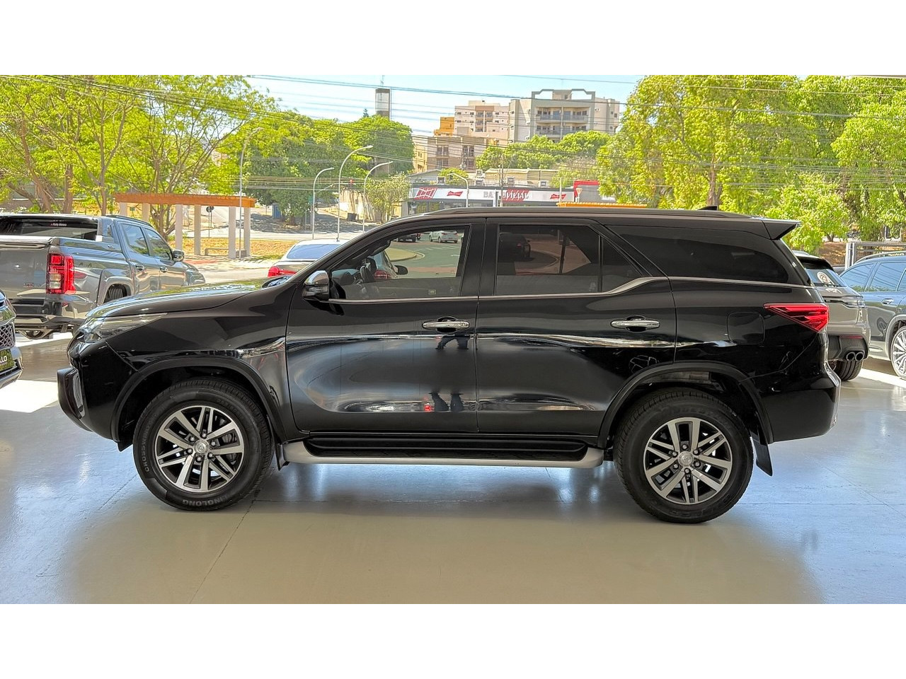 TOYOTA Hilux SW4 2.8 16V 4P SRX 4X4 7 LUGARES TURBO DIESEL AUTOMÁTICO
