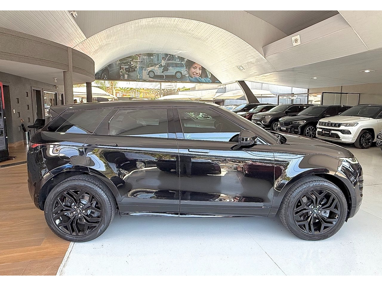 Range Rover Evoque 2.0 4P FLEX P250 R-DYNAMIC SE AWD AUTOMÁTICO