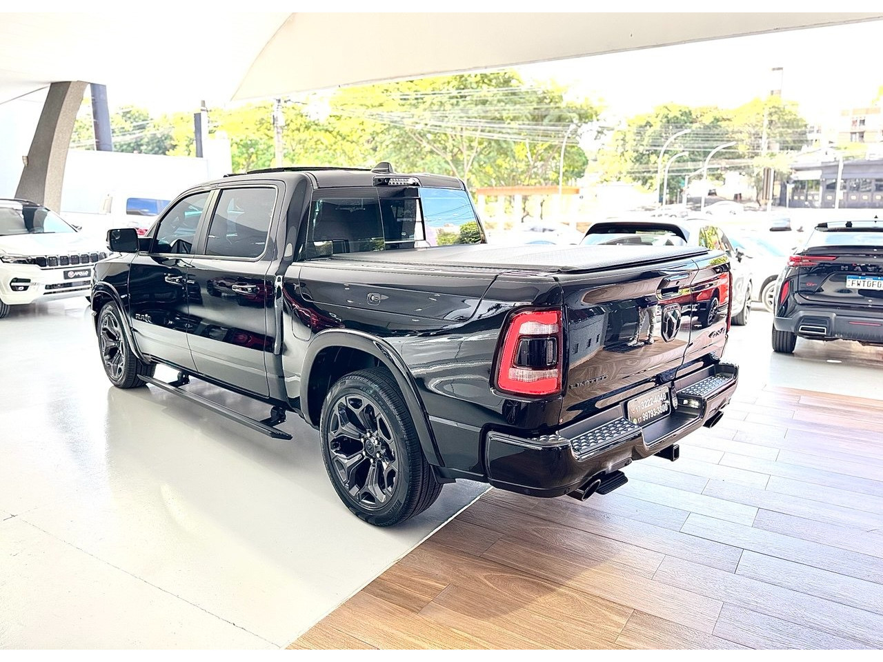 1500 5.7 V8 LIMITED NIGHT EDITION CABINE DUPLA 4X4 AUTOMÁTICO
