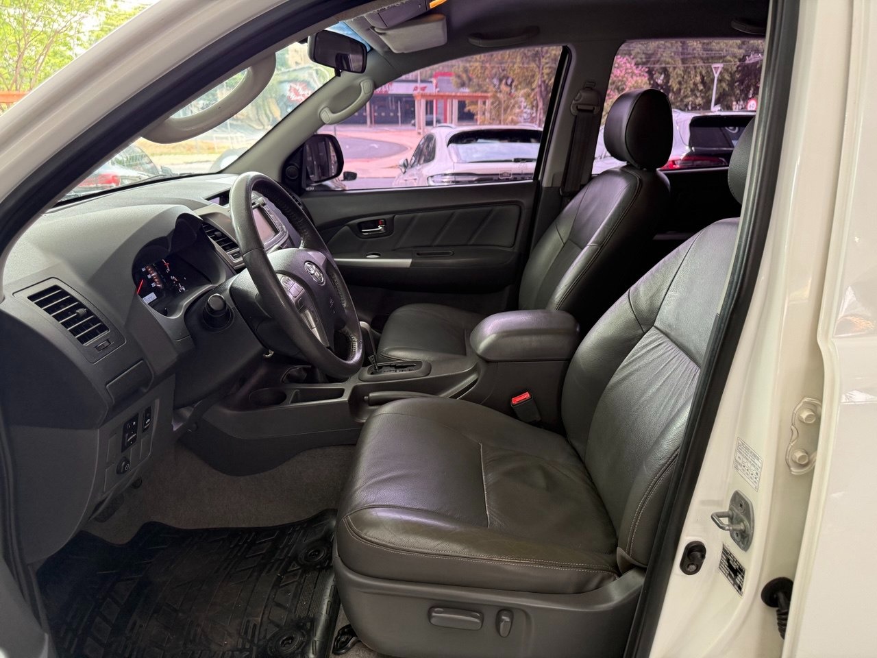 TOYOTA Hilux Caminhonete 2.7 16V 4P SRV FLEX 4X4  CABINE DUPLA AUTOMÁTICO