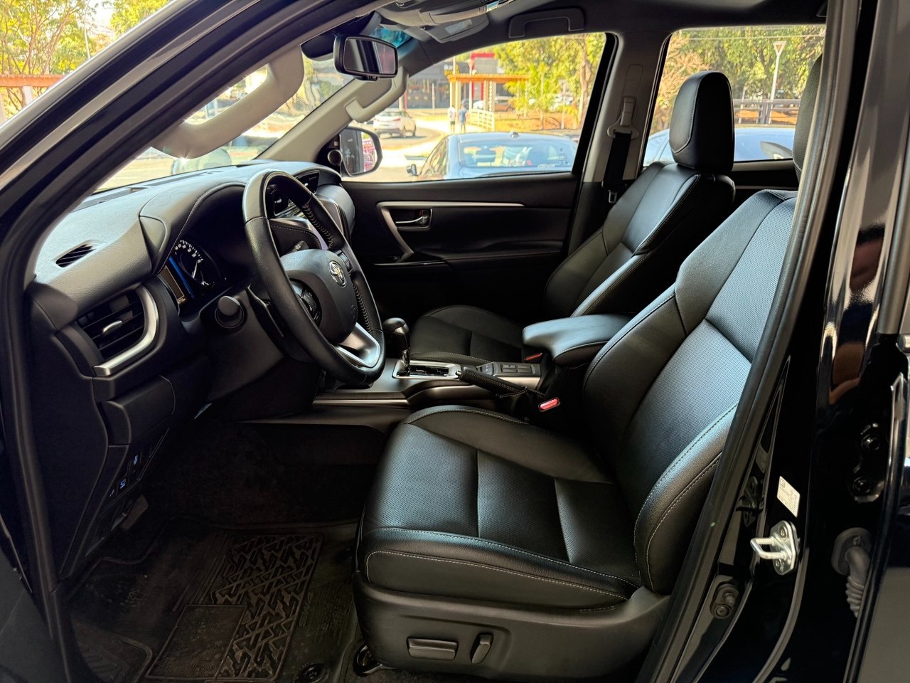 Hilux SW4 2.8 16V 4P SRX 4X4 7 LUGARES TURBO DIESEL AUTOMÁTICO