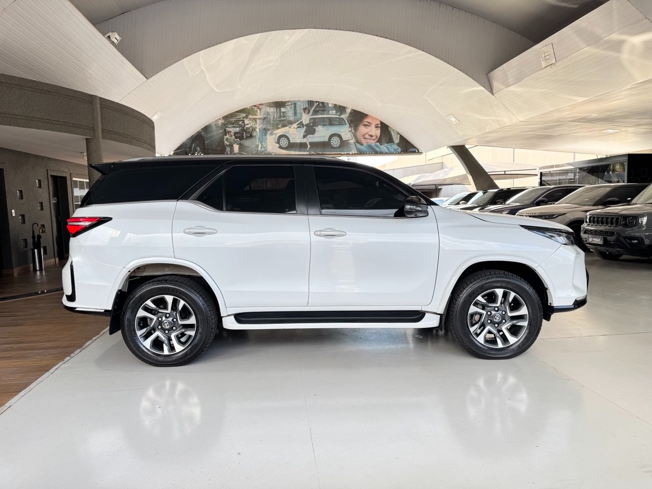 TOYOTA Hilux SW4 2.8 4P SRX 4X4 DIAMOND 7 LUGARES TURBO DIESEL AUTOMÁTICO