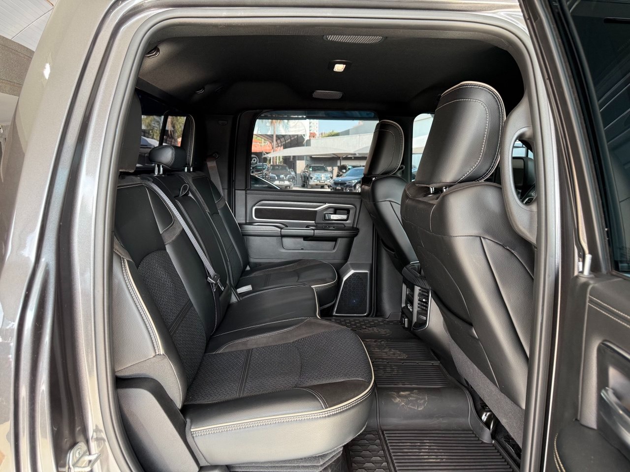 RAM 2500 6.7 I6 24V SLT CABINE DUPLA TURBO DIESEL NIGHT EDITION 4X4 AUTOMÁTICO