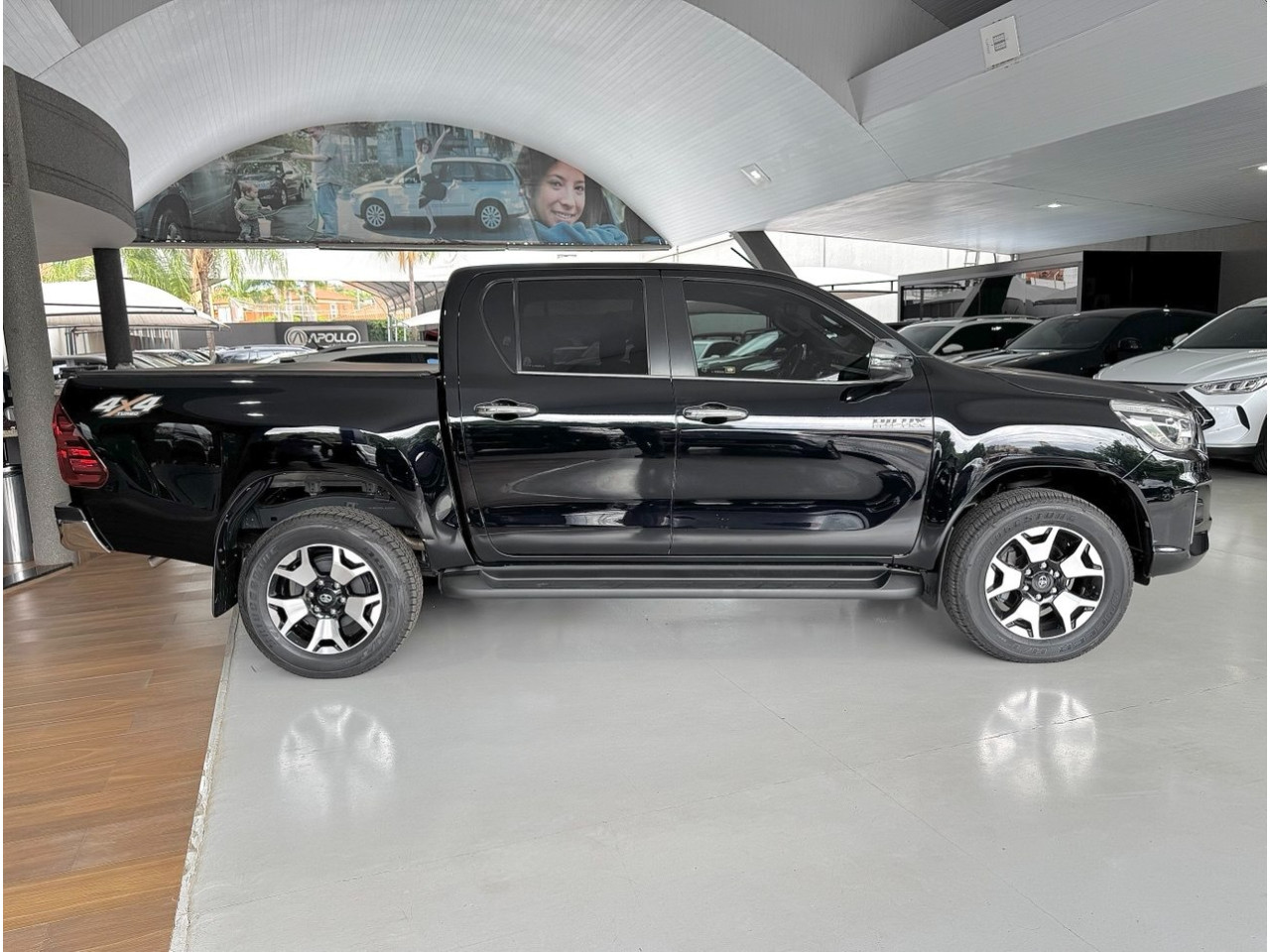 TOYOTA Hilux Caminhonete 2.8 16V SRX 4X4 TURBO DIESEL CABINE DUPLA AUTOMÁTICO