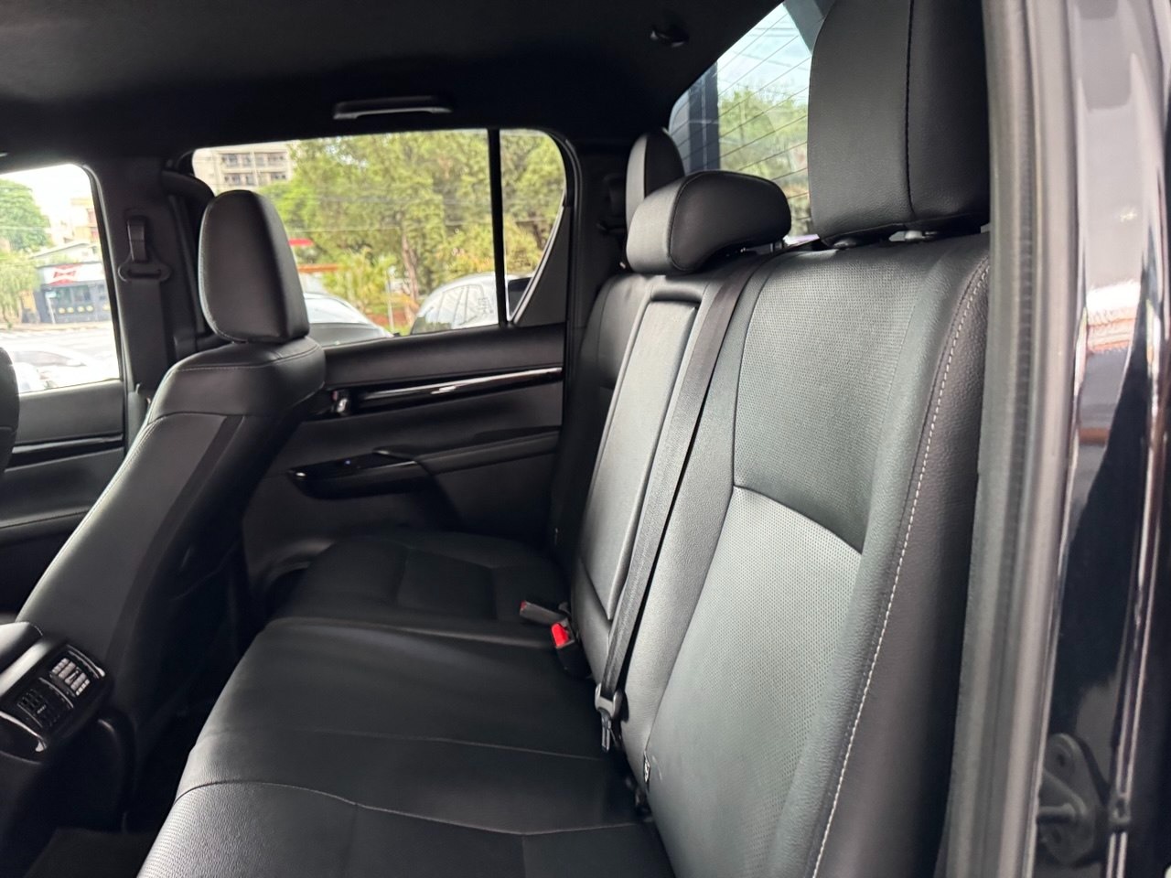TOYOTA Hilux Caminhonete 2.8 16V SRX 4X4 TURBO DIESEL CABINE DUPLA AUTOMÁTICO