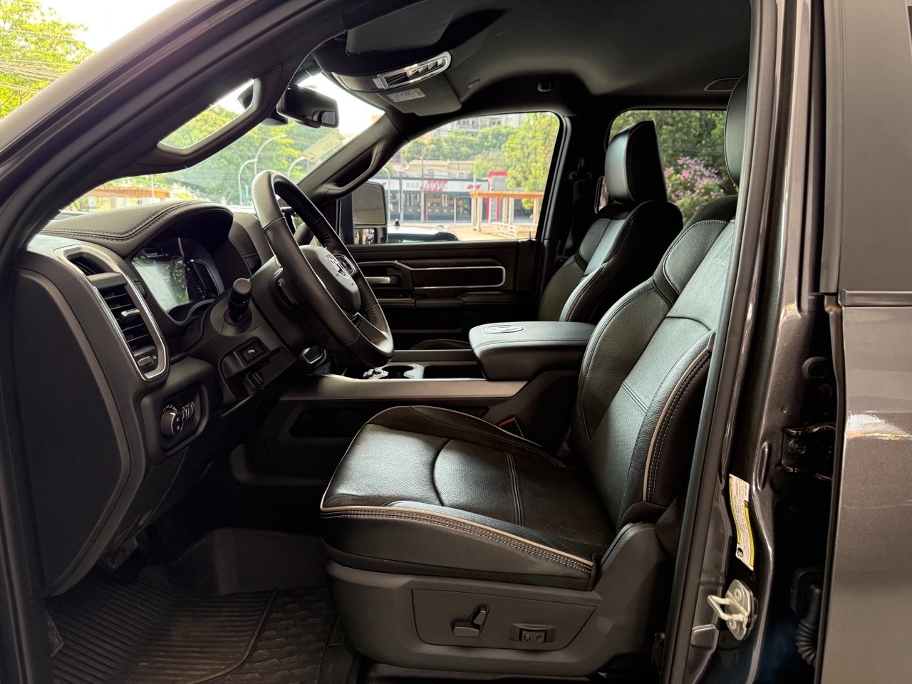 RAM 2500 6.7 I6 24V SLT CABINE DUPLA TURBO DIESEL NIGHT EDITION 4X4 AUTOMÁTICO