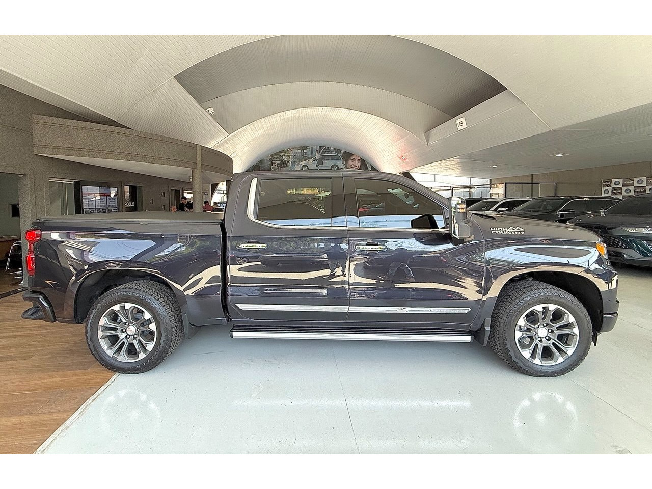 CHEVROLET Silverado 5.3 V8 1500 HIGH COUNTRY CABINE DUPLA 4X4 AUTOMÁTICO