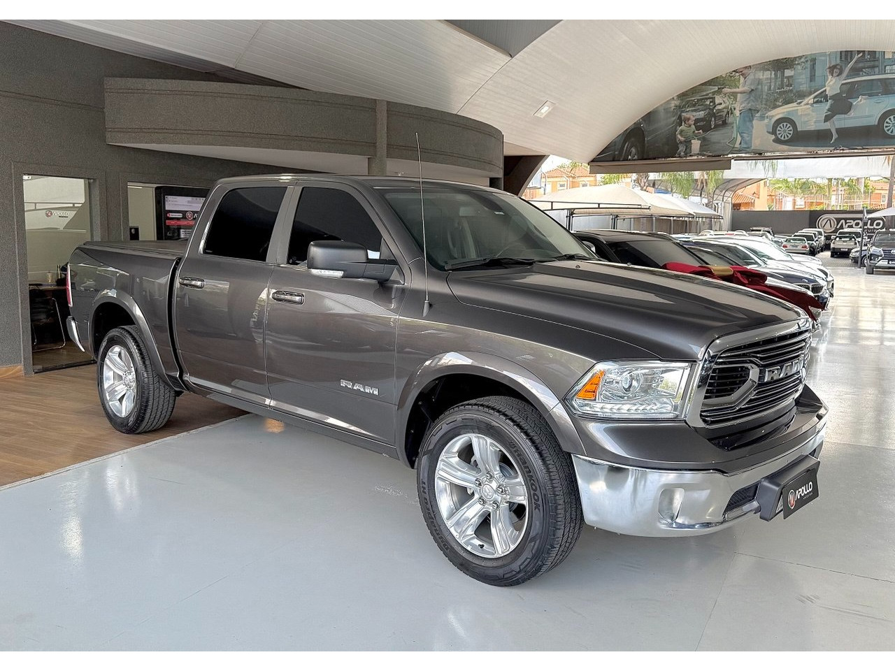 RAM Classic 5.7 V8 32V 4P HEMI LARAMIE AUTOMÁTICO