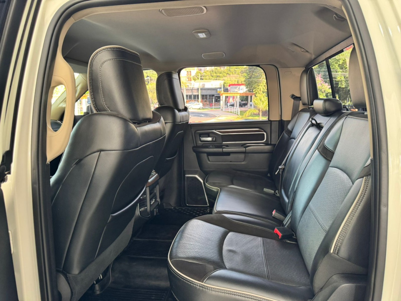 RAM 2500 6.7 I6 24V SLT CABINE DUPLA TURBO DIESEL LARAMIE 4X4 AUTOMÁTICO