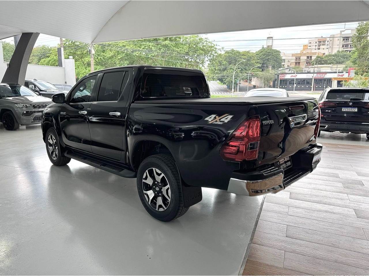 TOYOTA Hilux Caminhonete 2.8 16V SRX 4X4 TURBO DIESEL CABINE DUPLA AUTOMÁTICO