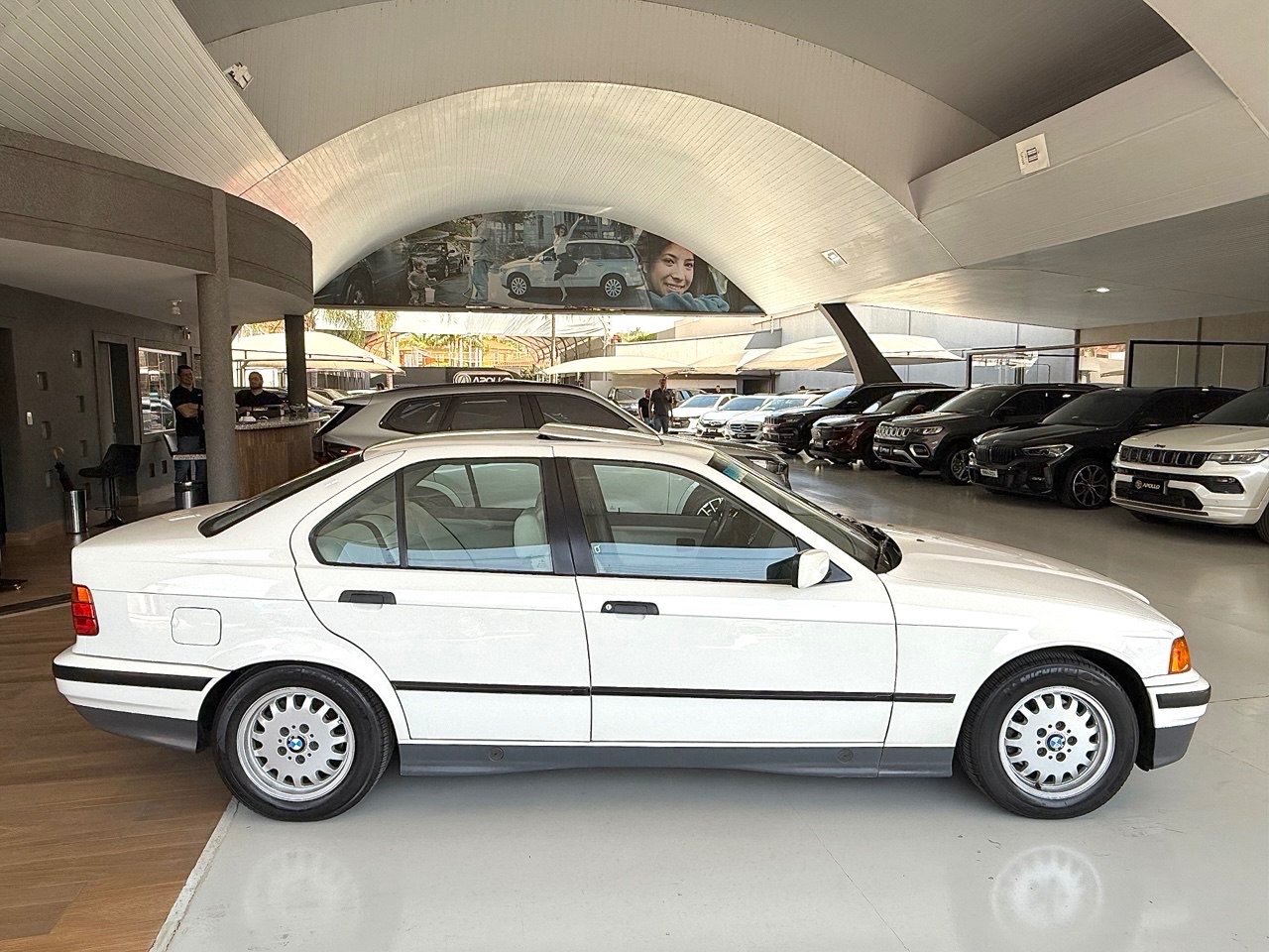 325I 2.5 24V 4P AUTOMÁTICO