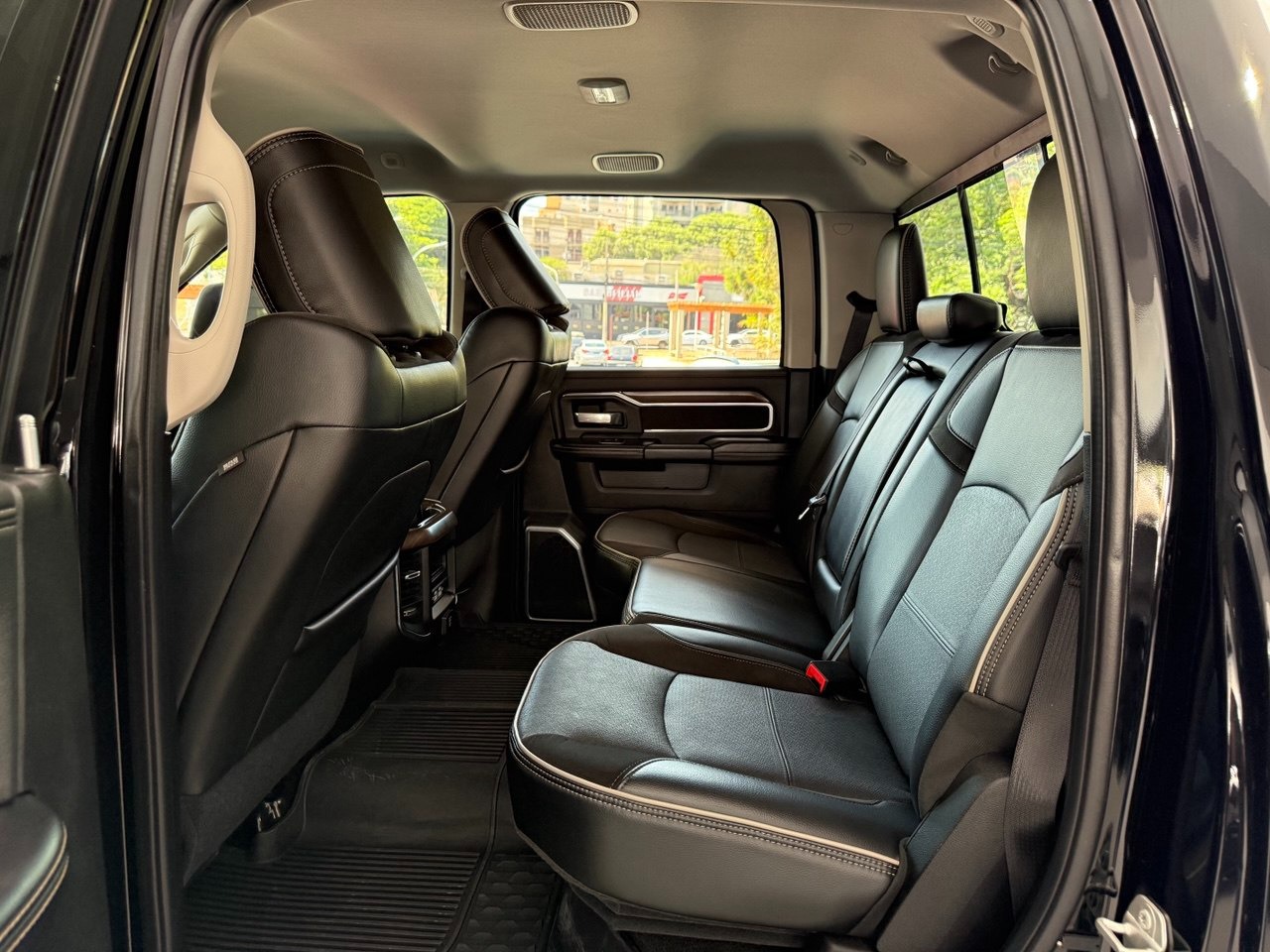 RAM 2500 6.7 I6 24V SLT CABINE DUPLA TURBO DIESEL LARAMIE 4X4 AUTOMÁTICO