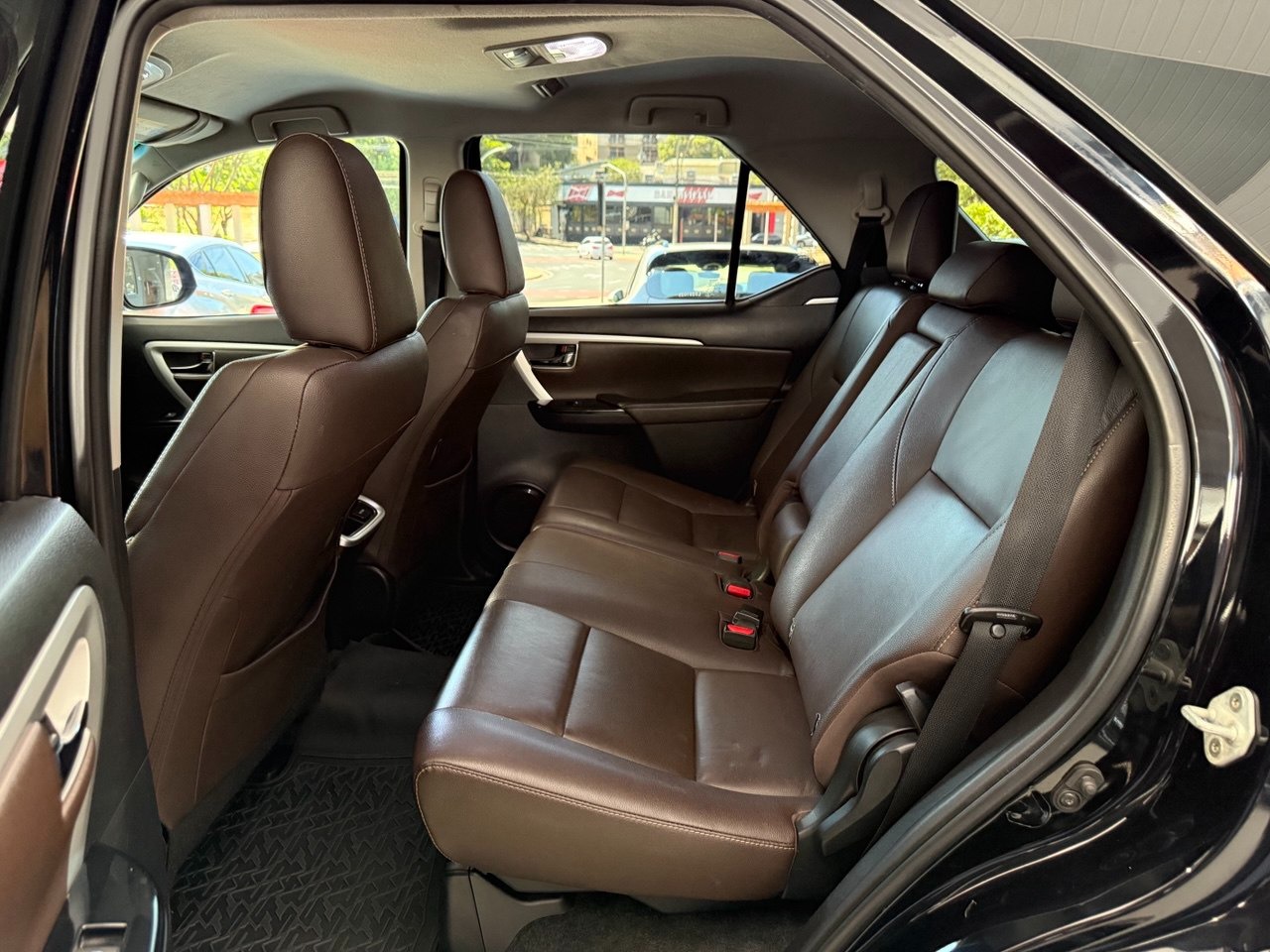 TOYOTA Hilux SW4 2.8 16V 4P SRX 4X4 7 LUGARES TURBO DIESEL AUTOMÁTICO