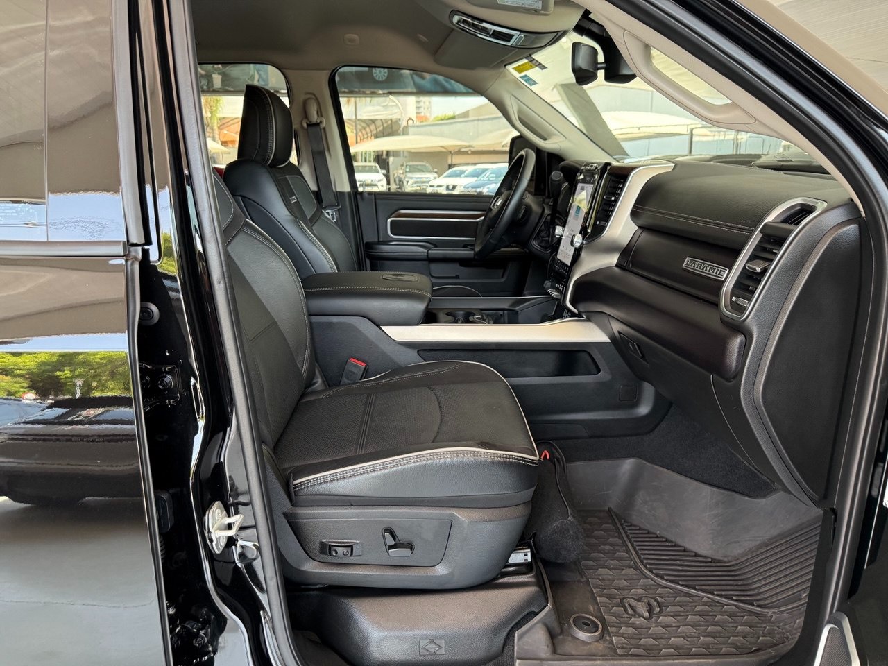 RAM 2500 6.7 I6 24V SLT CABINE DUPLA TURBO DIESEL LARAMIE 4X4 AUTOMÁTICO