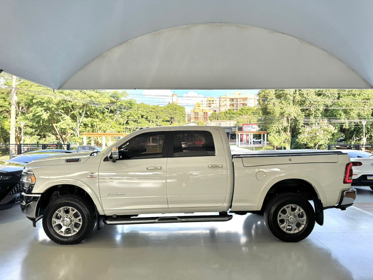 RAM 2500 6.7 I6 24V SLT CABINE DUPLA TURBO DIESEL LARAMIE 4X4 AUTOMÁTICO