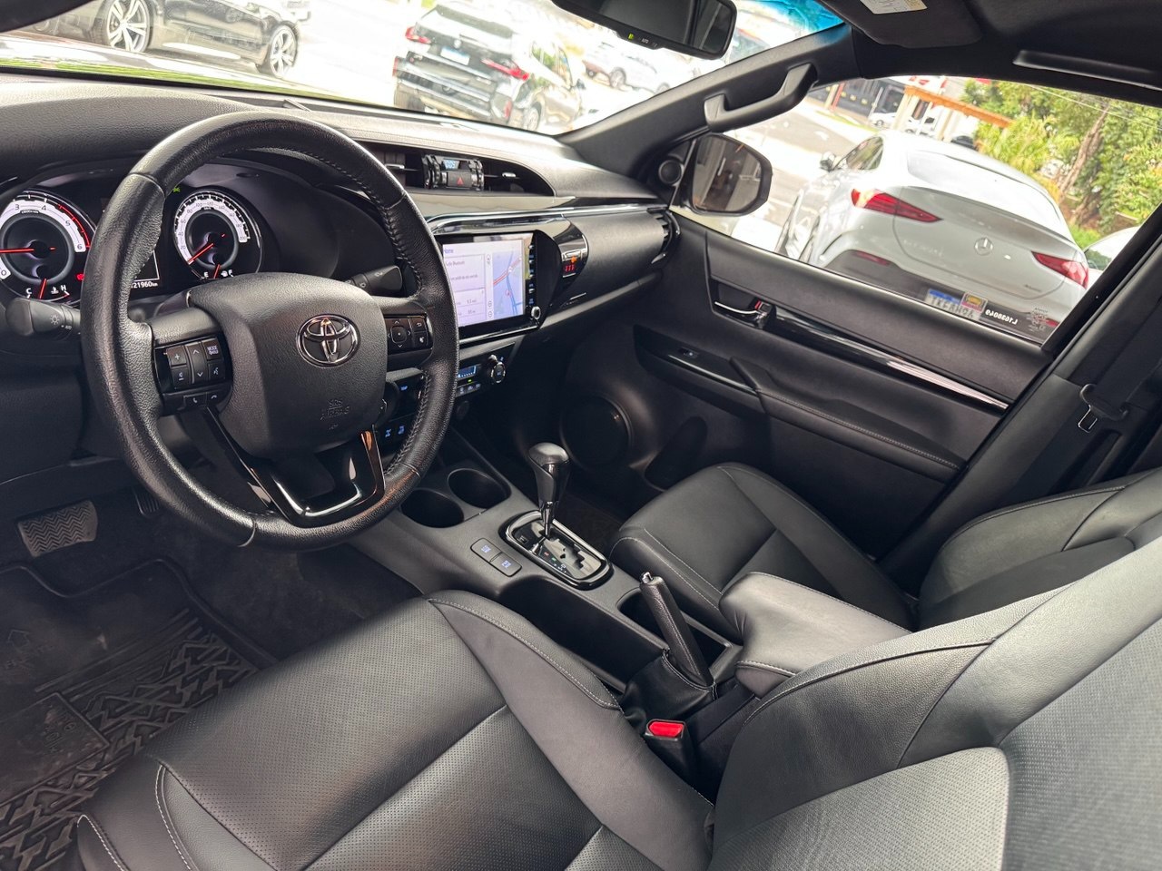 TOYOTA Hilux Caminhonete 2.8 16V SRX 4X4 TURBO DIESEL CABINE DUPLA AUTOMÁTICO