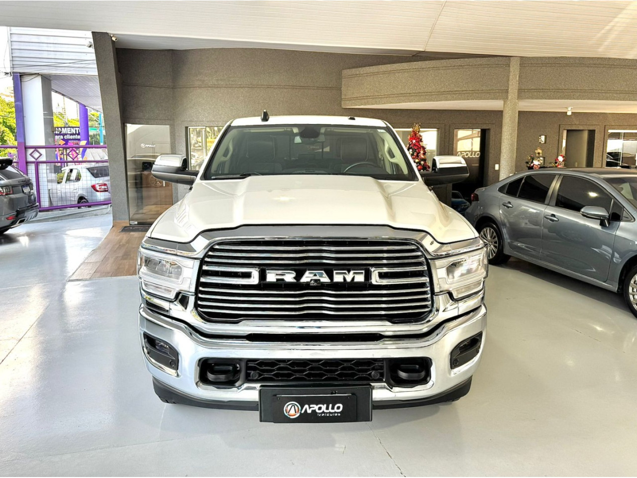 RAM 2500 6.7 I6 24V SLT CABINE DUPLA TURBO DIESEL LARAMIE 4X4 AUTOMÁTICO