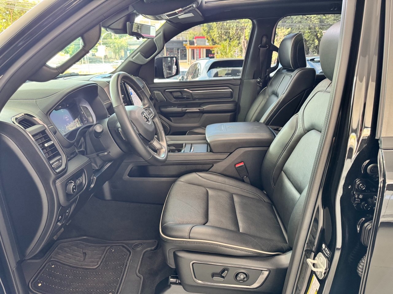 1500 5.7 V8 LIMITED NIGHT EDITION CABINE DUPLA 4X4 AUTOMÁTICO