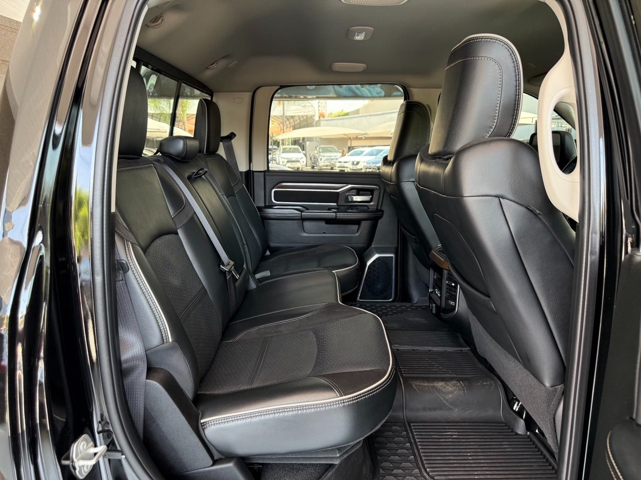 RAM 2500 6.7 I6 24V SLT CABINE DUPLA TURBO DIESEL LARAMIE 4X4 AUTOMÁTICO