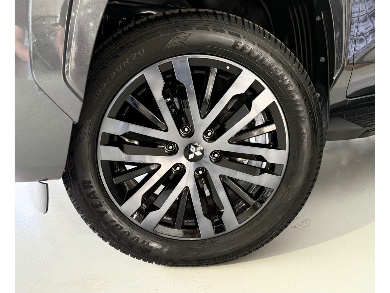Triton 2.4 KATANA SR80 HPE BITURBO DIESEL CABINE DUPLA 4X4 AUTOMÁTICO