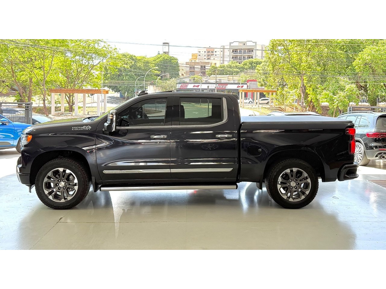 CHEVROLET Silverado 5.3 V8 1500 HIGH COUNTRY CABINE DUPLA 4X4 AUTOMÁTICO
