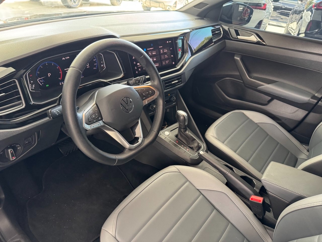 VOLKSWAGEN Nivus 1.0 4P FLEX 200 TSI HIGHLINE TURBO AUTOMÁTICO