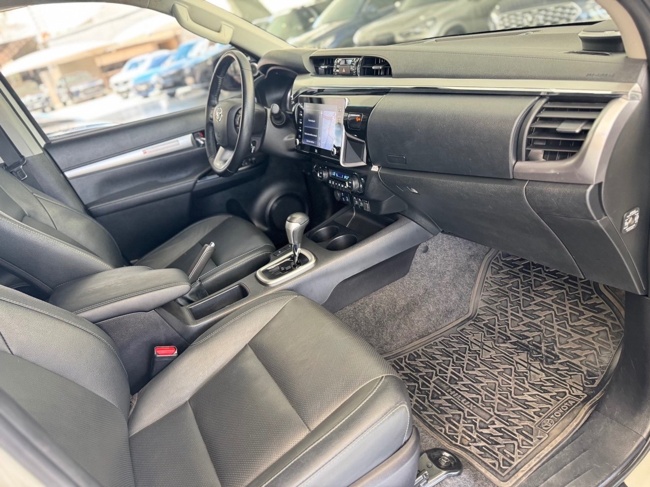 TOYOTA Hilux Caminhonete 2.8 16V 4P SRX DIESEL CABINE DUPLA