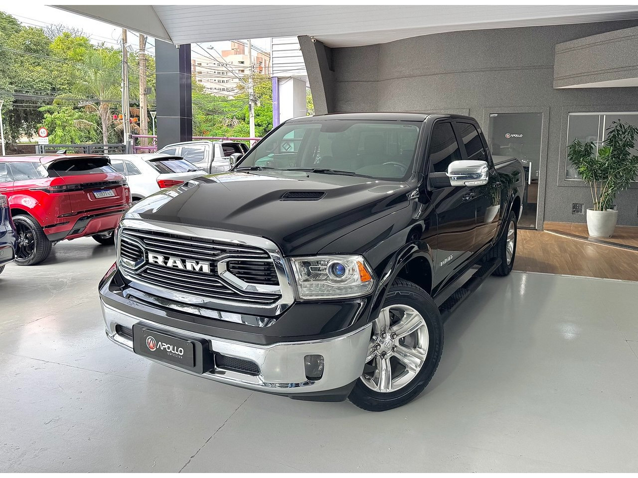 1500 5.7 V8 CLASSIC LARAMIE CABINE DUPLA 4X4 AUTOMÁTICO