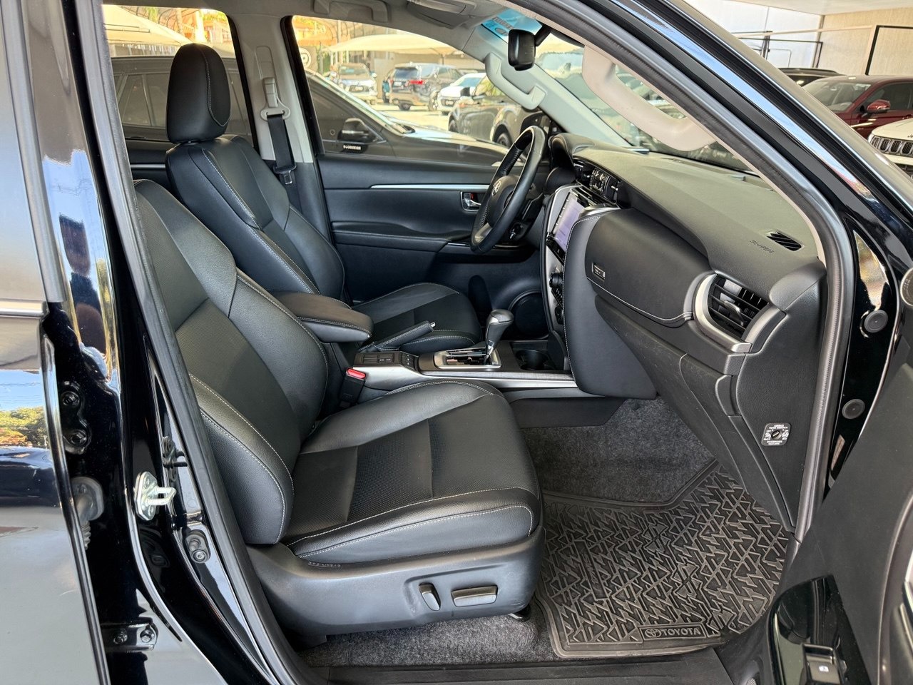 Hilux SW4 2.8 16V 4P SRX 4X4 7 LUGARES TURBO DIESEL AUTOMÁTICO